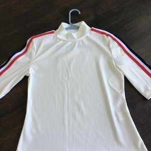 BRAND NEW Women’s ribbed shirt with stripe
